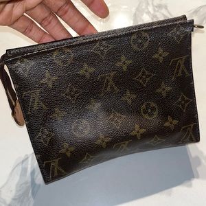 Louis Vuitton Toiletry pouchette